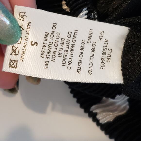 ASTR The Label Black White Pleated Dalmatian Surplice Crop Top Womens  Small - Picture 8 of 10